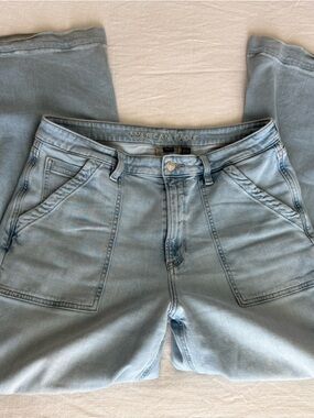 American Eagle Light Wash Dreamy Drape Jeans